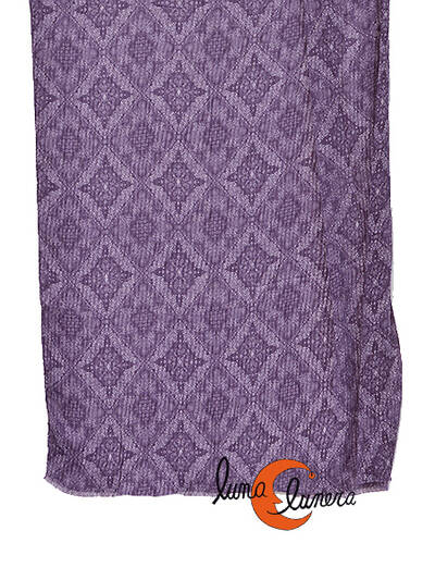 Fular arrugado. Morado.