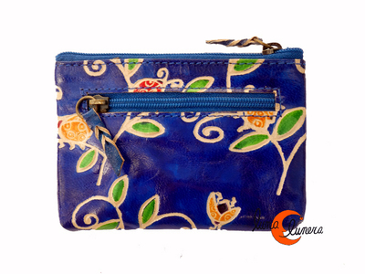 Shanti, monederos de piel de India. Monedero rectangular pequeño, azul mariquitas.