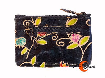 Shanti, monederos de piel de India. Monedero rectangular pequeño, negro mariquitas.