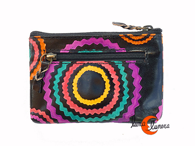 Shanti, monederos de piel de India. Monedero rectangular pequeño, negro círculos.