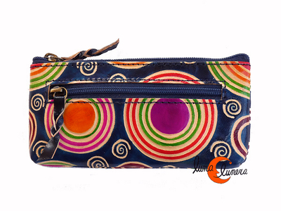 Shanti, monederos de piel de India. Monedero rectangular alargado, azul círculos.