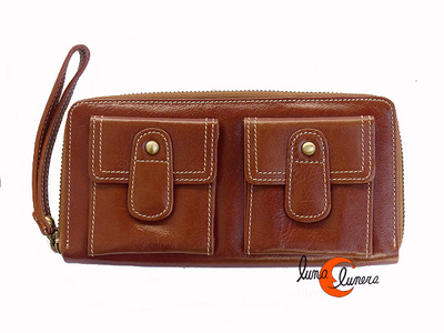 Cartera con dos bolsillos, marrón.