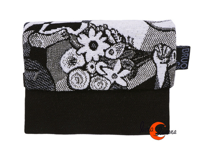 Cartera vegana Bruo de tela con goma. Pequeña tríptico, blanco y negro, flores.