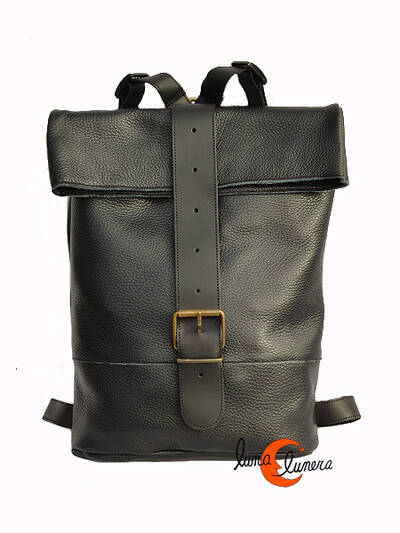 Arteycuero, mochila rectangular, negra.