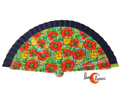 Abanico de tela y madera pintada, amapolas, negro.