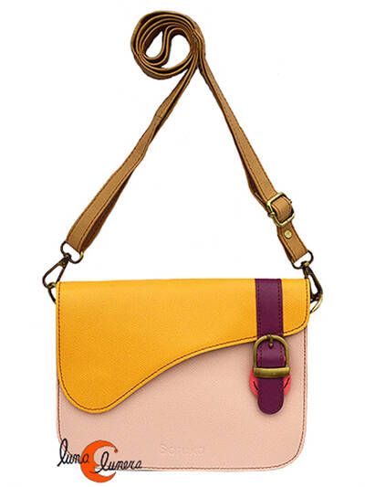 Soruka, bolsos de piel de colores. Asimétrico con hebilla rosa y amarillo.