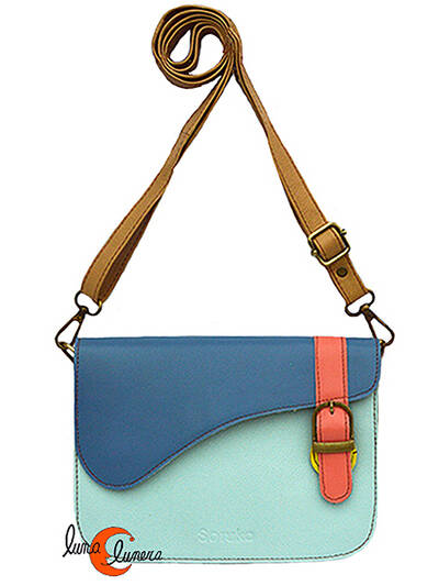 Soruka, bolsos de piel de colores. Asimétrico con hebilla celeste y azul.