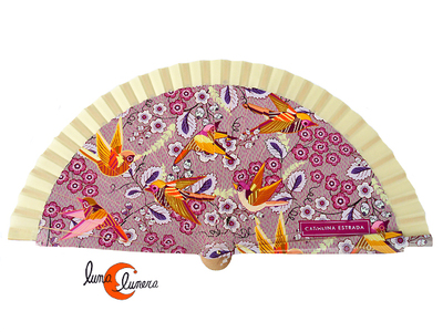 Abanico de tela y madera pintada, Catalina Estrada, gorriones.
