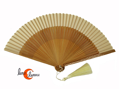 Abanico de tela y bambú, beige.