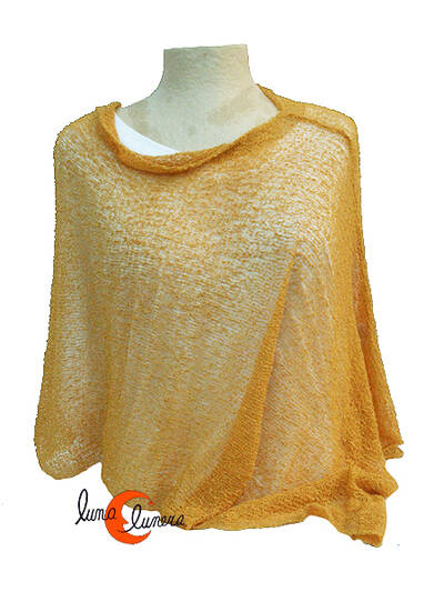 Poncho de punto. Color amarillo mostaza.