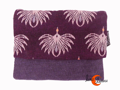 Cartera vegana Bruo de tela con goma. Pequeña tríptico, pájaros morada.