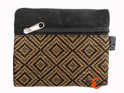 Cartera vegana Bruo de tela con goma. Grande modelo 2 dibujos marrones.