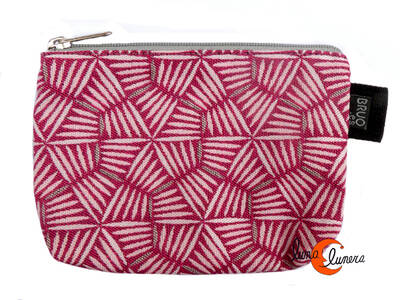 Estuches y neceseres de tela Bruo.  Estuche o pequeño neceser. Mimbre fucsia.