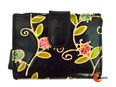 Shanti, carteras de piel de India. Pequeña 039, negra con flores.