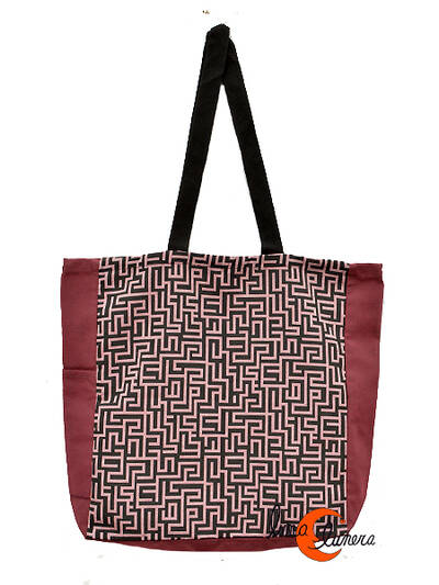 Bolsa TOTE BAG grande relieve de algodón Bruo. Laberinto granate.