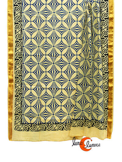 Pareo-fular de algodón con borde dorado, dibujos azules.