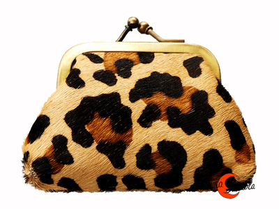 Monedero de piel pequeño con boquilla de clip, print marrón con marrón.