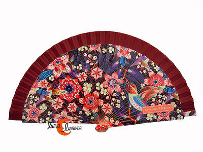 Abanico de tela y madera pintada, Catalina Estrada, picaflores colibrí granate.