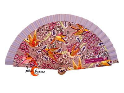 Abanico de tela y madera pintada, Catalina Estrada, gorriones lila.