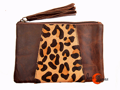 Monedero de piel print grande, marrón y ocre.
