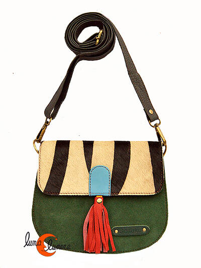 Soruka, bolsos de piel de colores. Bolso pequeño redondo de ante y print, verde oscuro.