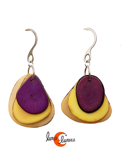 Pendientes de semillas de tagua. Tres piezas marfil amariilo morado.