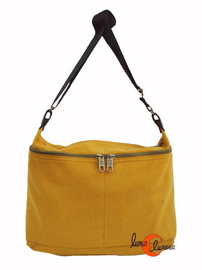 Benetti bolsos de tela, bolso dos bolsillos pequeño amarillo mostaza.