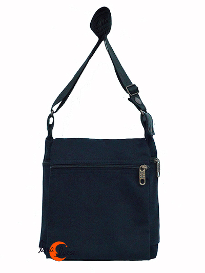 Benetti bolsos de tela, bolso mediano con tapa azul muy oscuro casi negro.