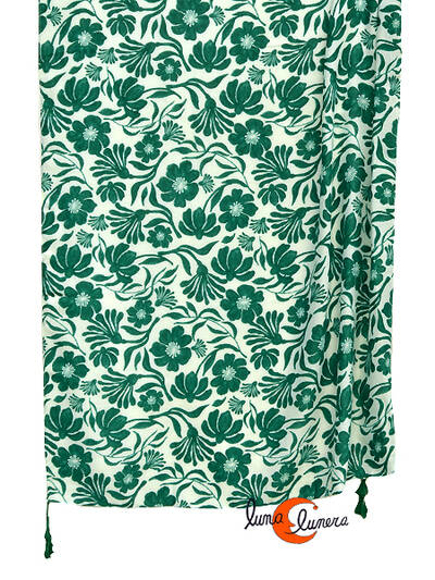Pañuelo fular largo. Flores verde.