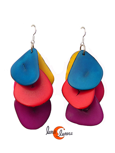 Pendientes de semillas de tagua. Racimo largo morado rojo azul.