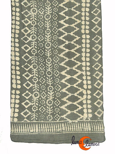 Pañuelo de algodón tipo fular. Gris con dibujos.