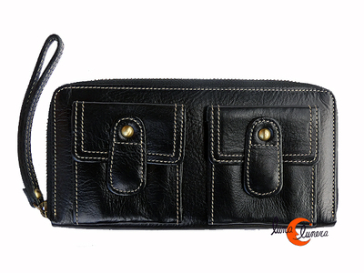 Cartera con dos bolsillos, negra.