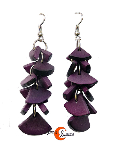 Pendientes de semillas de tagua. Racimo chico morado.