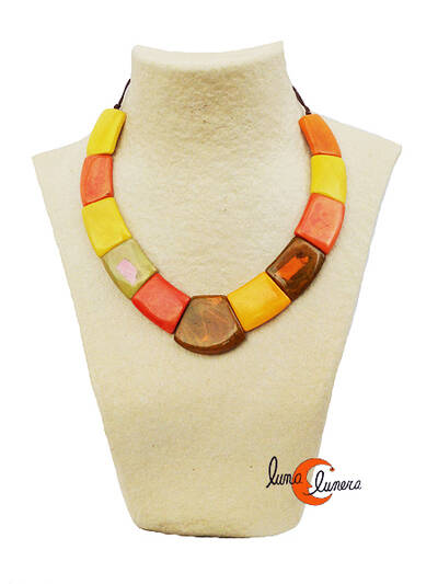 Collar de semillas de tagua. Gargantilla lisa amarilla y naranjo.