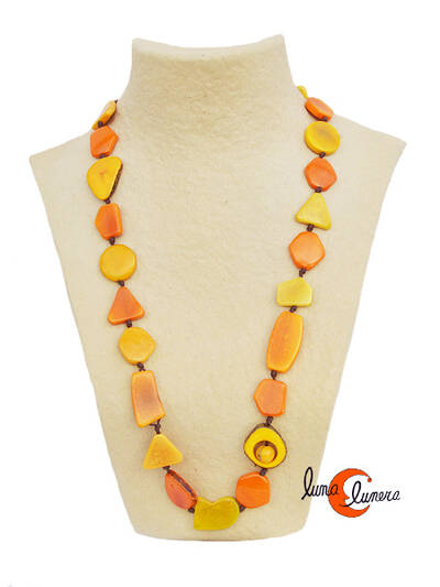 Collar de semillas de tagua. collar largo naranjo y amarillo.