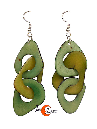 Pendientes de semillas de tagua. Cadena 3P verdes.