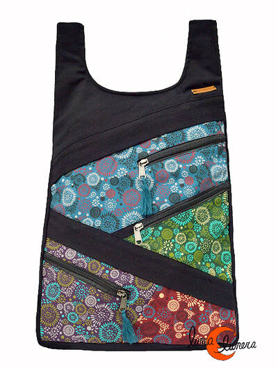 Mochilas de tela Mugling. Mochila parches con cremallera trasera, florecillas morado rojo.