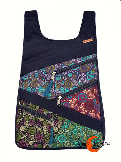 Mochilas de tela Mugling. Mochila parches con cremallera trasera, florecillas negro verde.