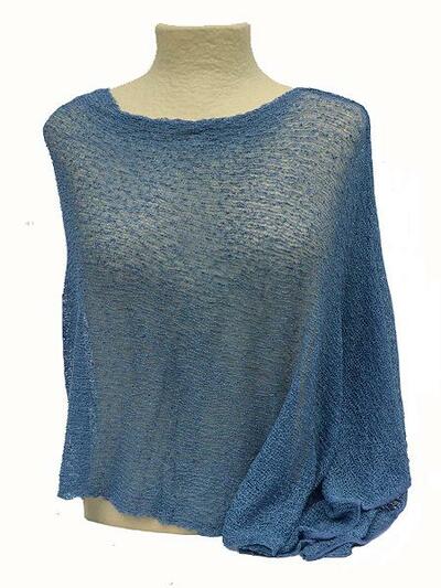 Poncho de punto. Azul acero.