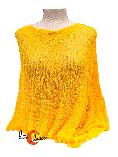 Poncho de punto. Amarillo yema.