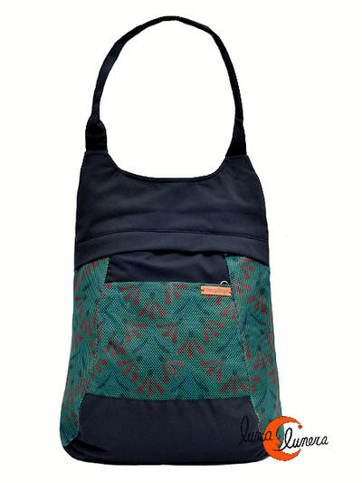 Impermeables RED. Mochilas de tela Mugling. Mochila bolso negra con ramas, verde.