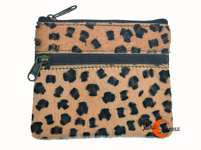 Monedero de piel de colores Soruka, print marrón con manchas pequeñas.