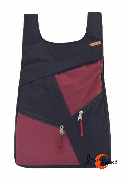 Impermeables. Mochilas de tela Mugling. Mochila redonda cremalleras granate.
