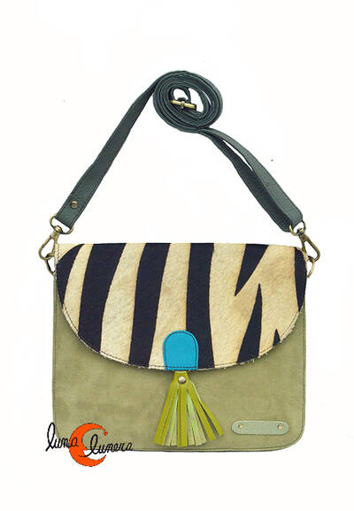 Soruka, bolsos de piel de colores. Bolso grande cuadrado de ante y print, verde.