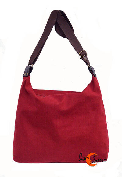 Benetti bolsos de tela, bolso morral grande liso rojo guinda.