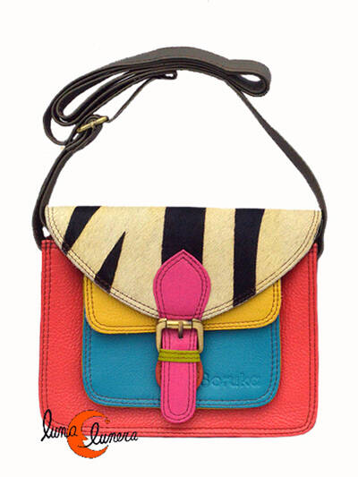 Soruka, bolsos de piel de colores. Pequeño bolso cuadrado con hebilla print coral y azul.
