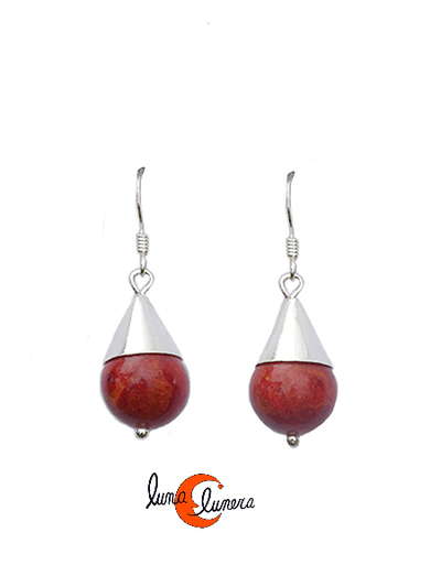 Pendientes de plata y coral rojo. Bola con cono.