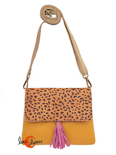 Soruka, bolsos de piel de colores. Bolso plano pequeño, mostaza y print.