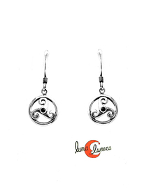Azabache asturiano. Pendientes de plata con gancho, trisquel pequeño.