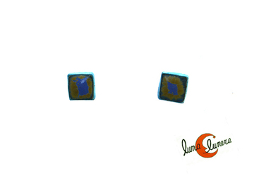 Pendientes pequeños de cerámica, tonos azules y verdes.